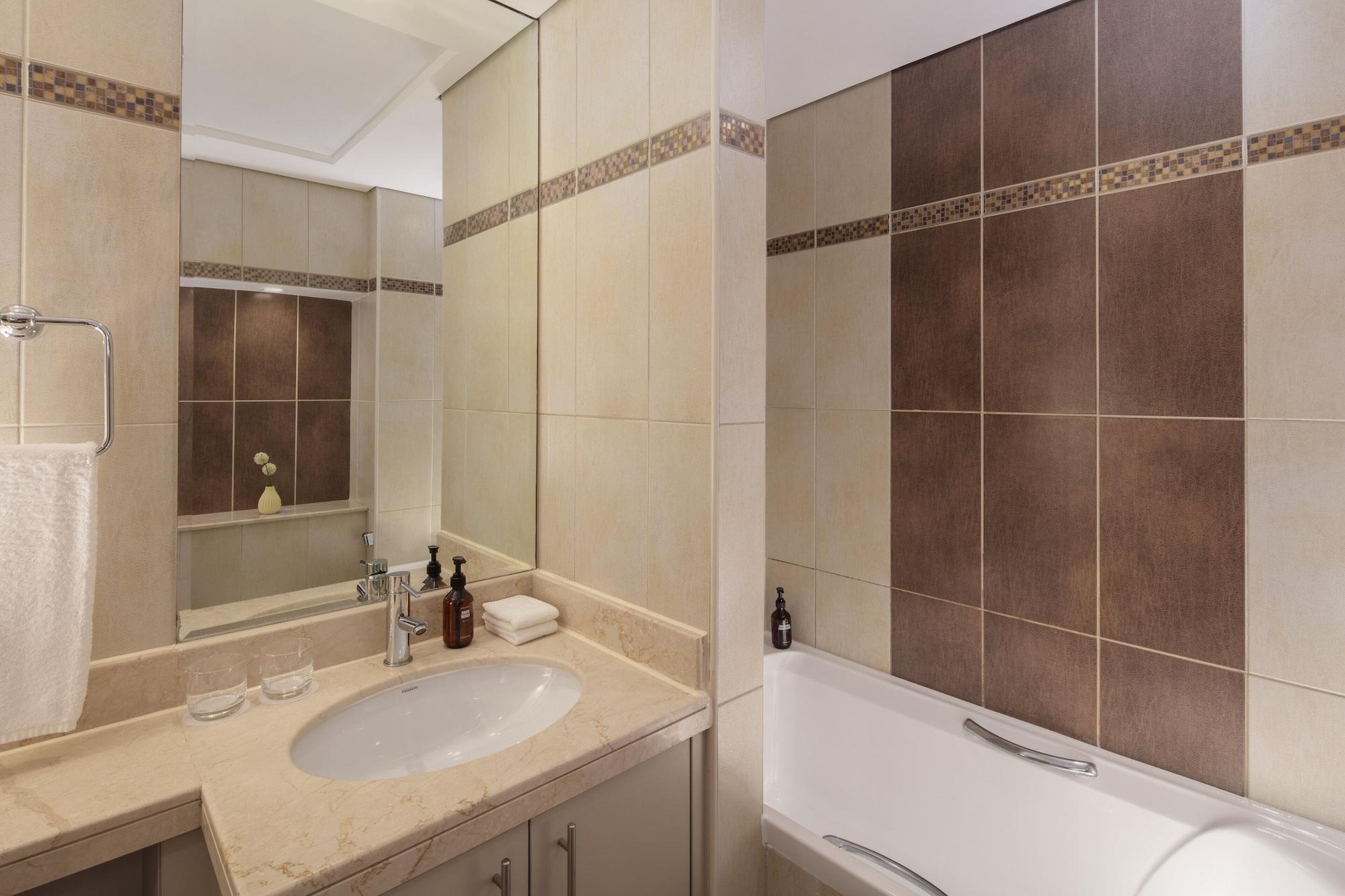 Staybridge Suites Dubai Internet City Экстерьер фото