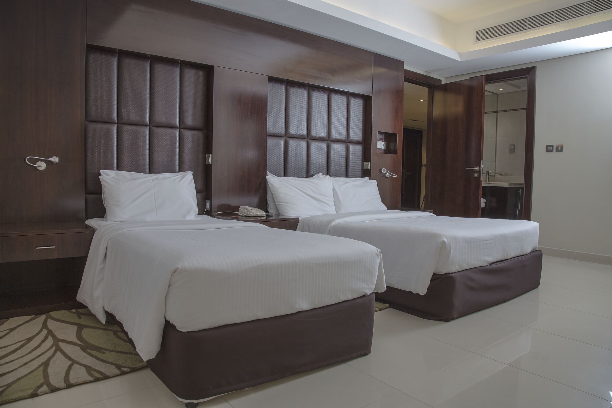 Staybridge Suites Dubai Internet City Экстерьер фото